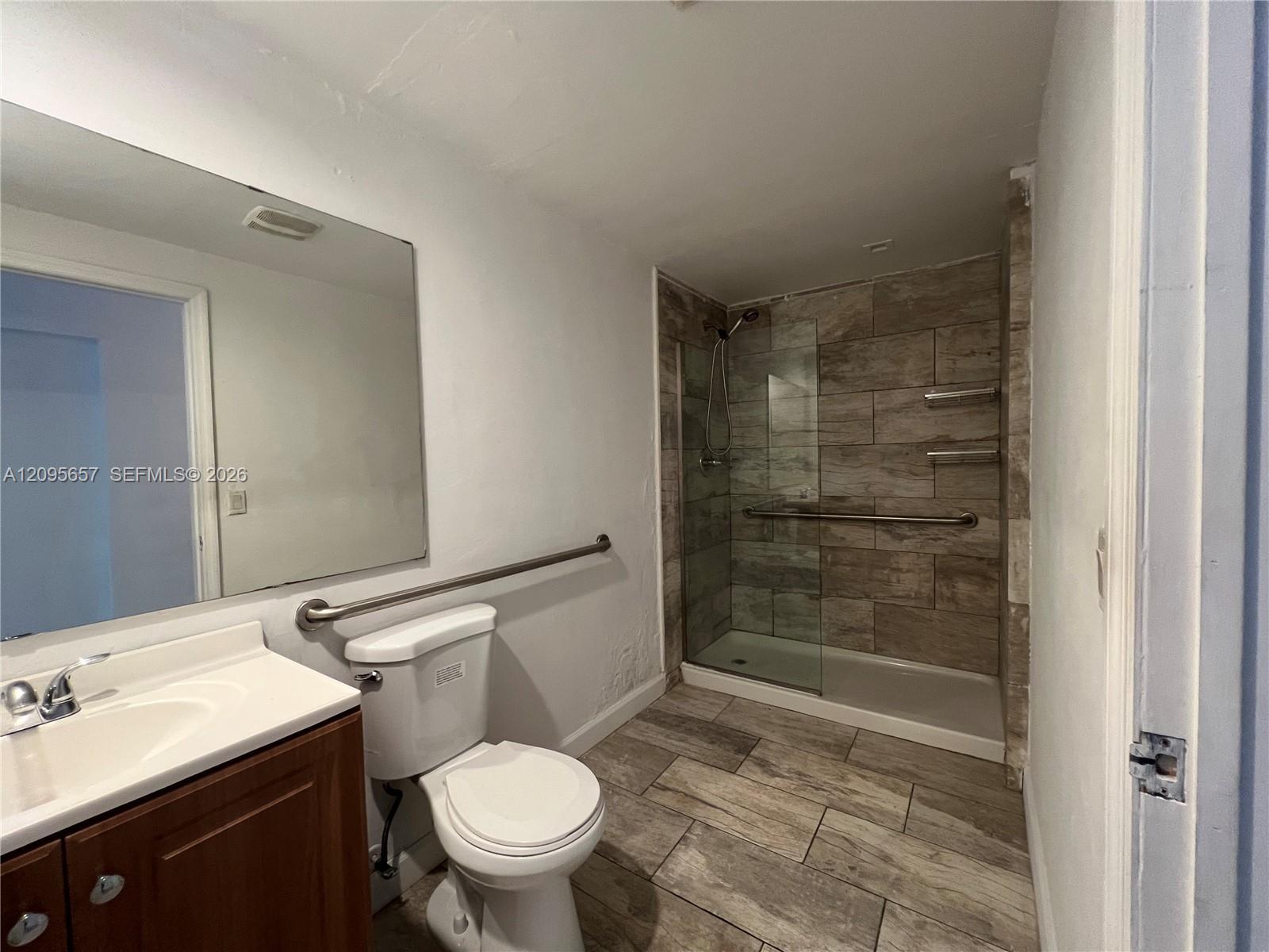 542 SW 3rd St # E3, Miami FL 33130 photo 2