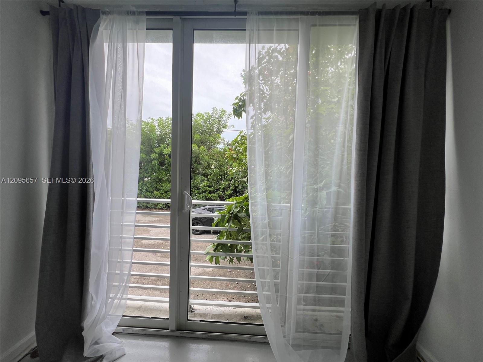 542 SW 3rd St # E3, Miami FL 33130 photo 4