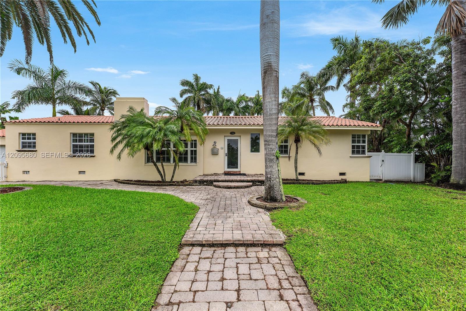 711 Tyler St, Hollywood FL 33019