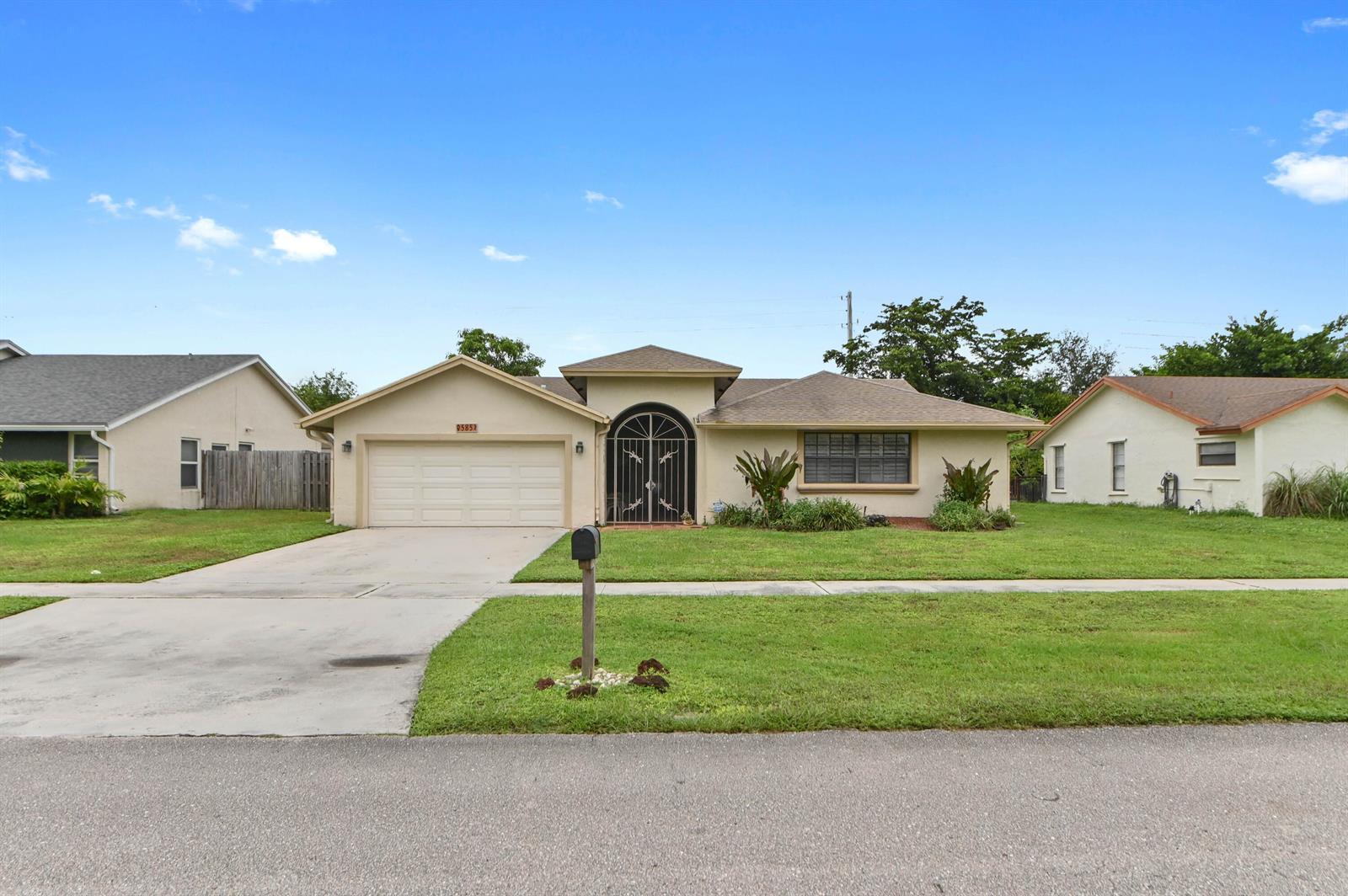 9585 Lancaster Place, Boca Raton FL 33434 photo 2