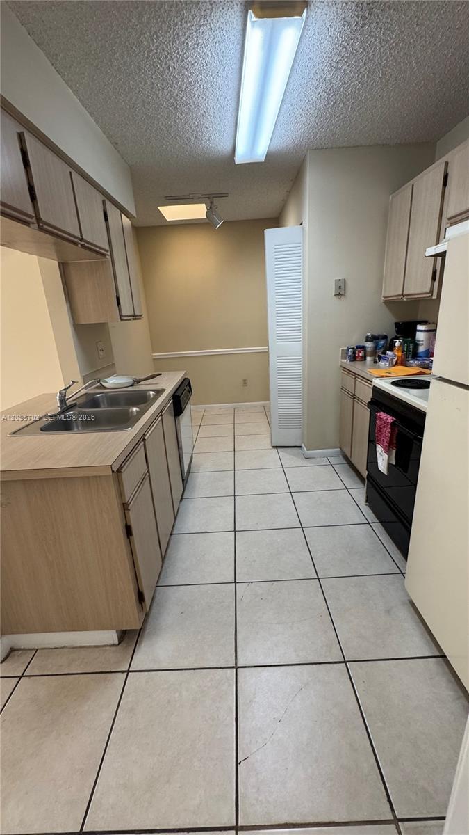 18348 NW 68th Ave # H, Hialeah FL 33015 photo 5