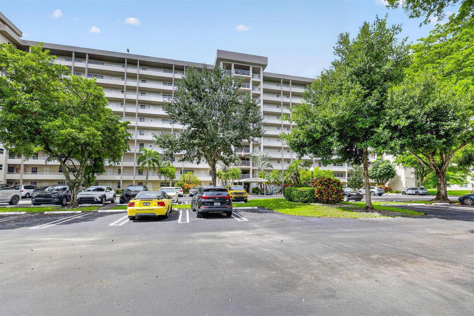 575 Oaks Lane # 102, Pompano Beach FL 33069 photo 2