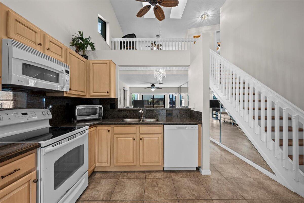 2402 Landings Boulevard, FL 33413 photo 3