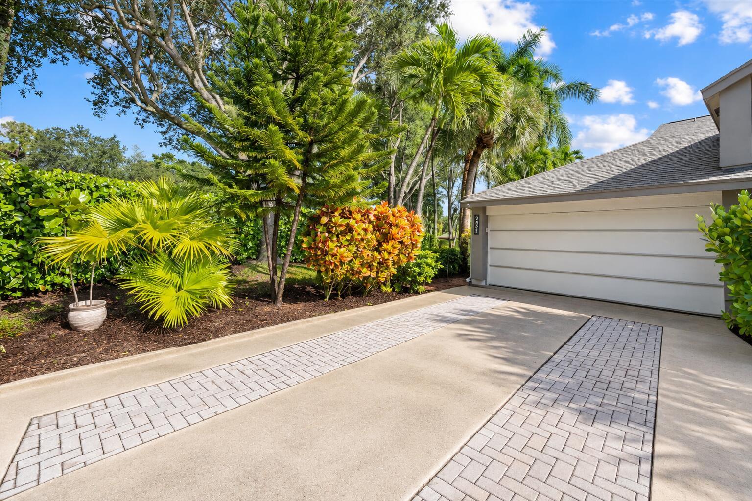 2402 Landings Boulevard, FL 33413