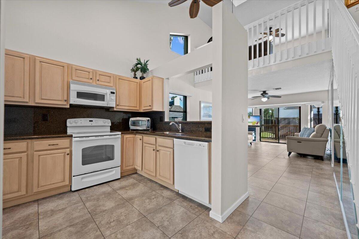 2402 Landings Boulevard, FL 33413 photo 5