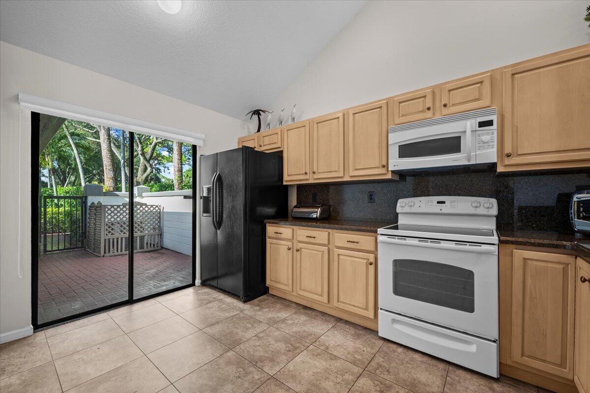 2402 Landings Boulevard, FL 33413 photo 4