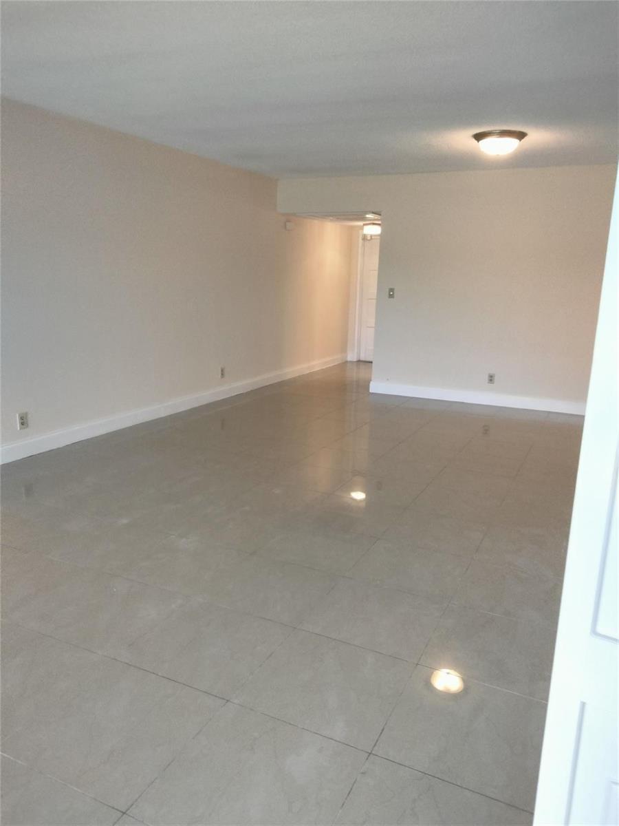 2950 N PALM AIRE Drive # 106, Pompano Beach FL 33069 photo 2