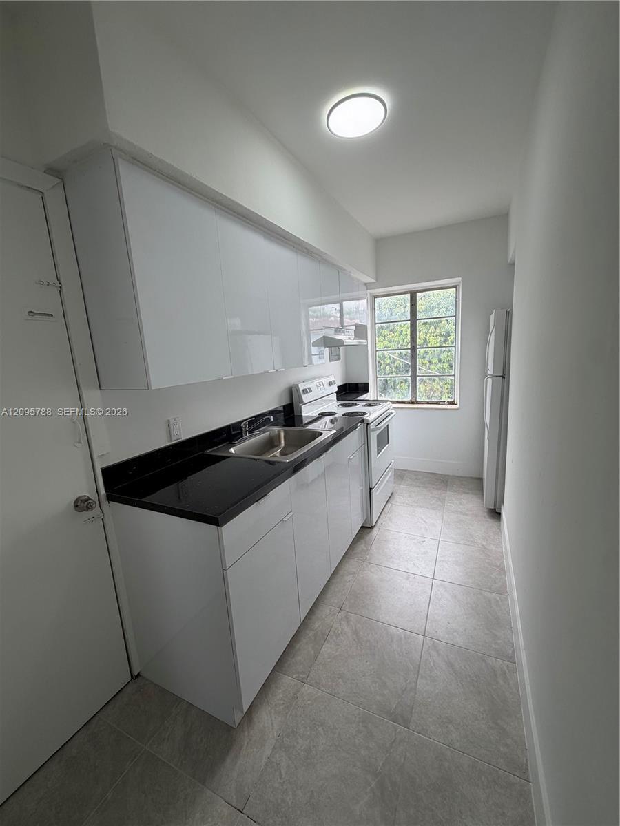 558 SW 7th St # 8, Miami FL 33130 photo 3