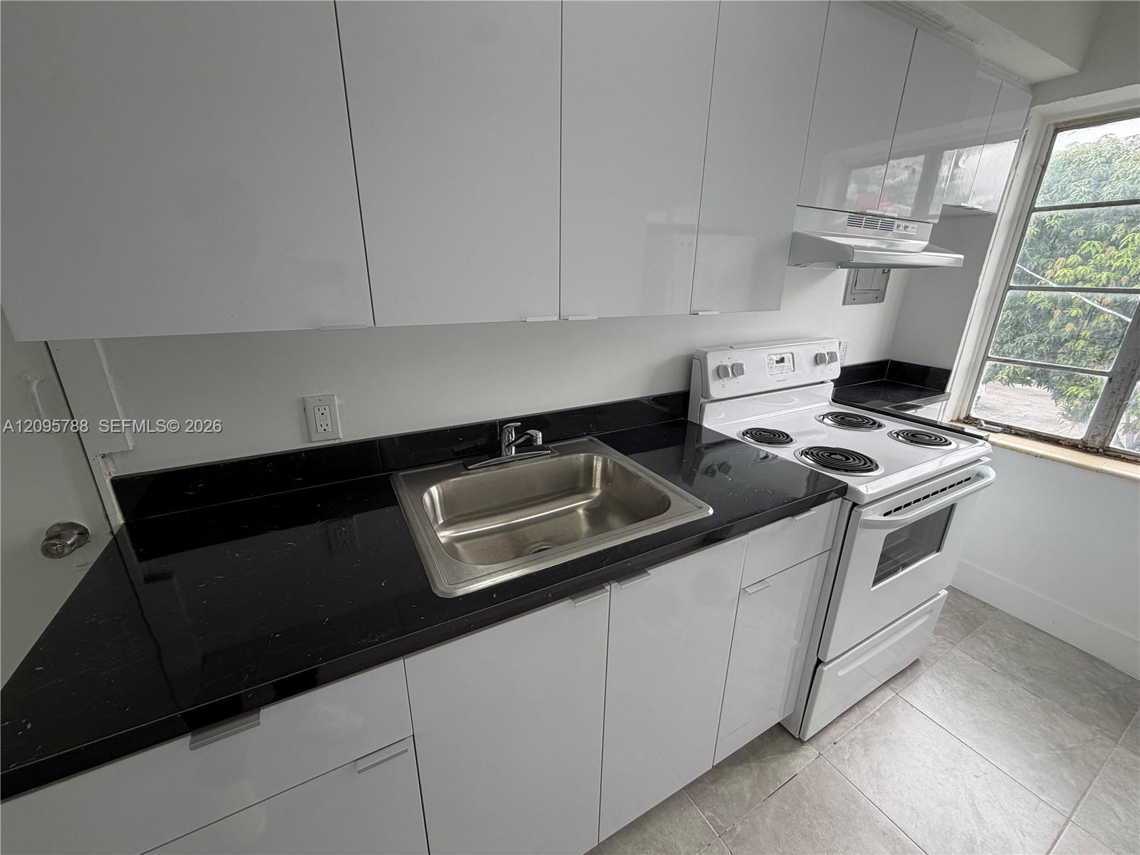 558 SW 7th St # 8, Miami FL 33130 photo 4