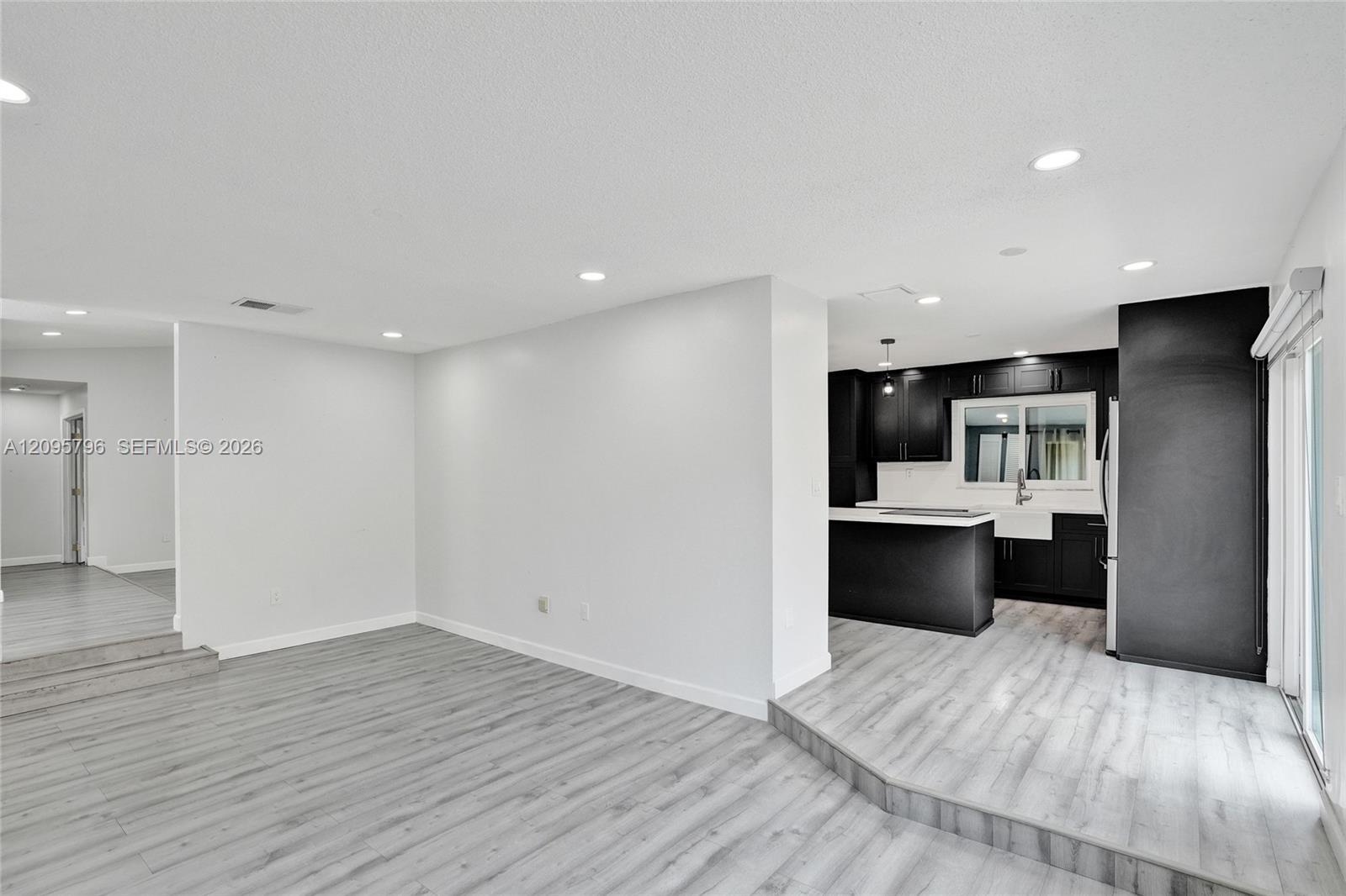 20102 NW 62nd Ave, Hialeah FL 33015 photo 4