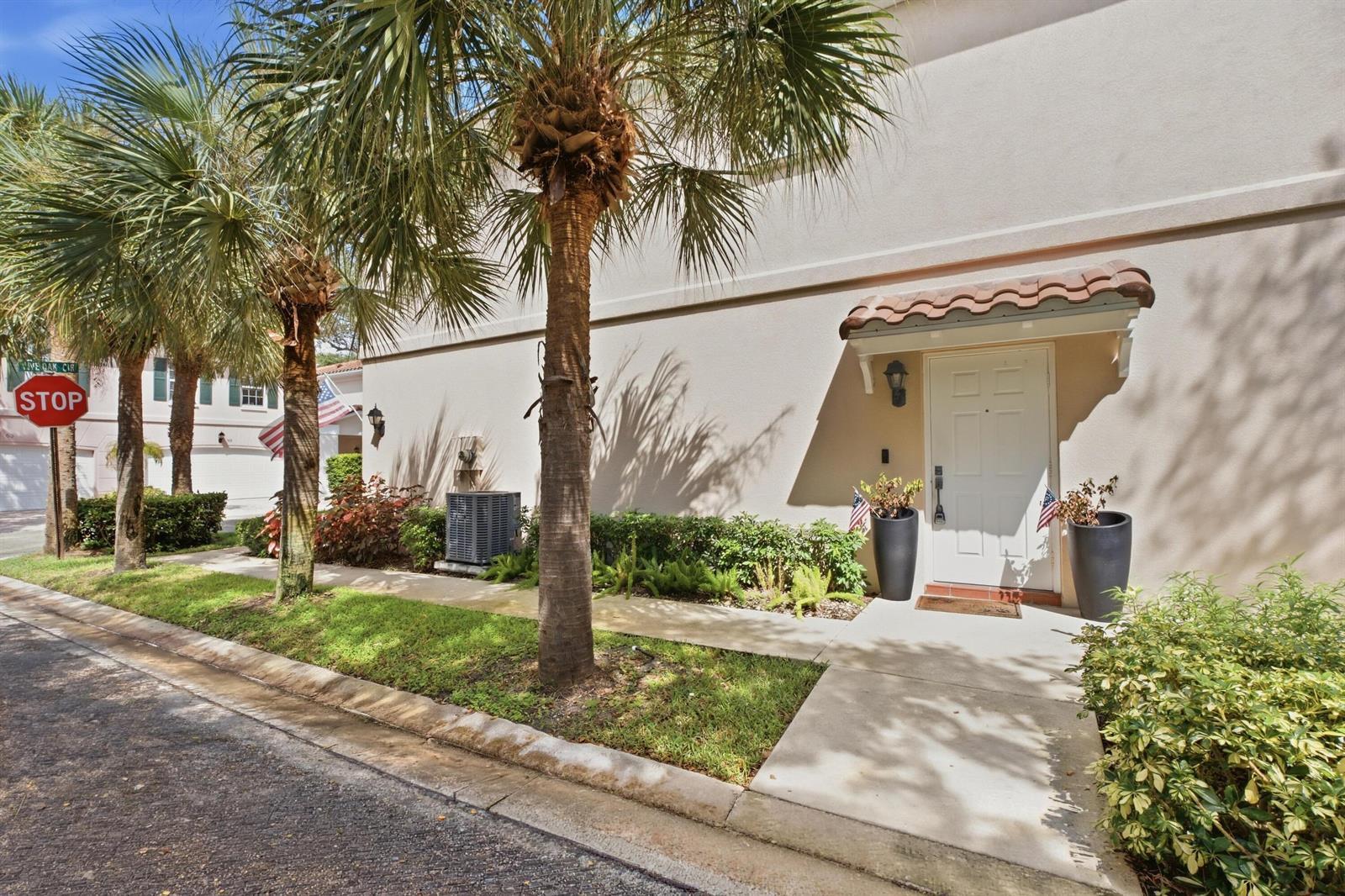 44 LIVE OAK Circle, Tequesta FL 33469 photo 4