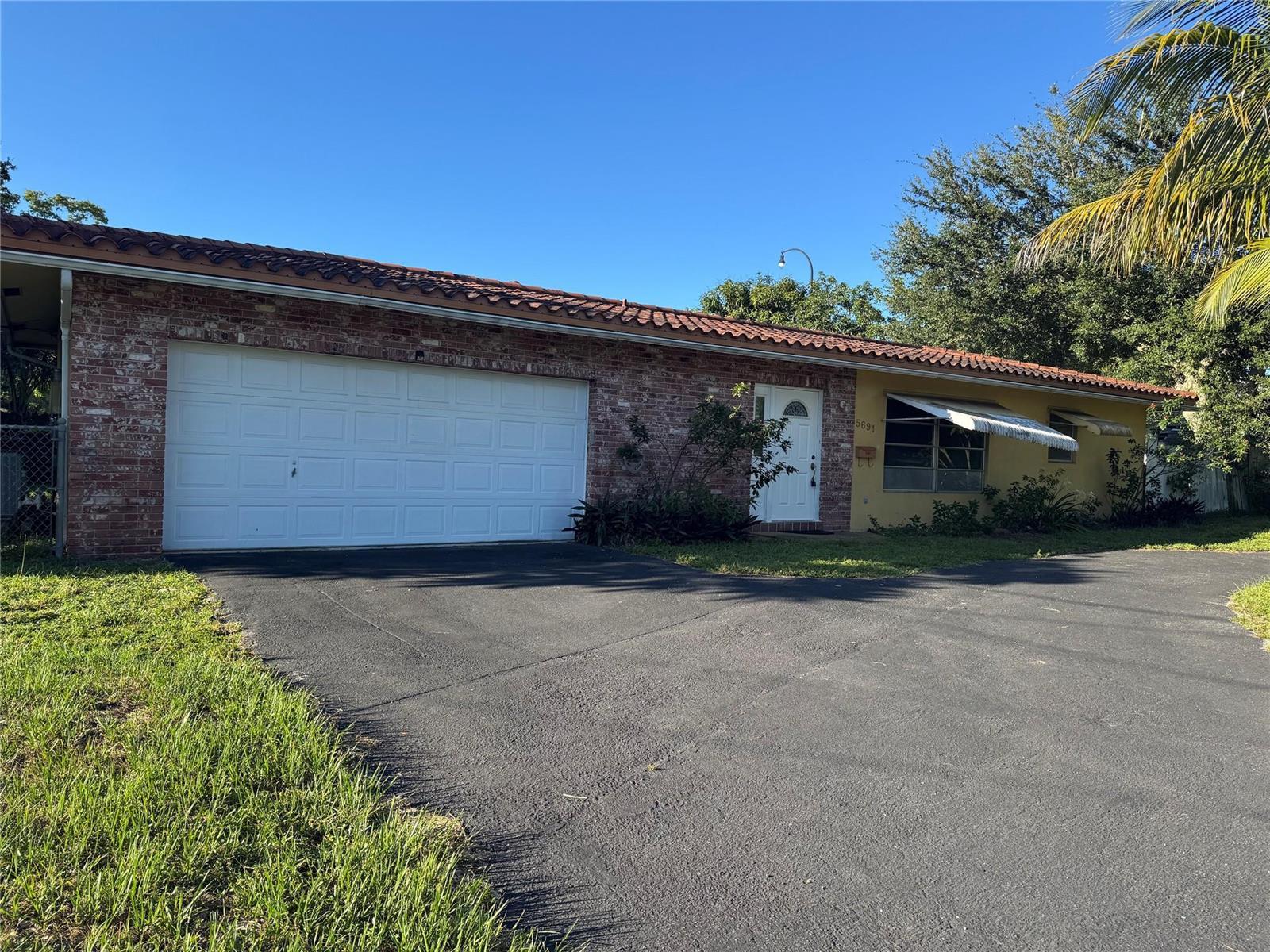 5691 SW 1st Street, Plantation FL 33317 photo 2