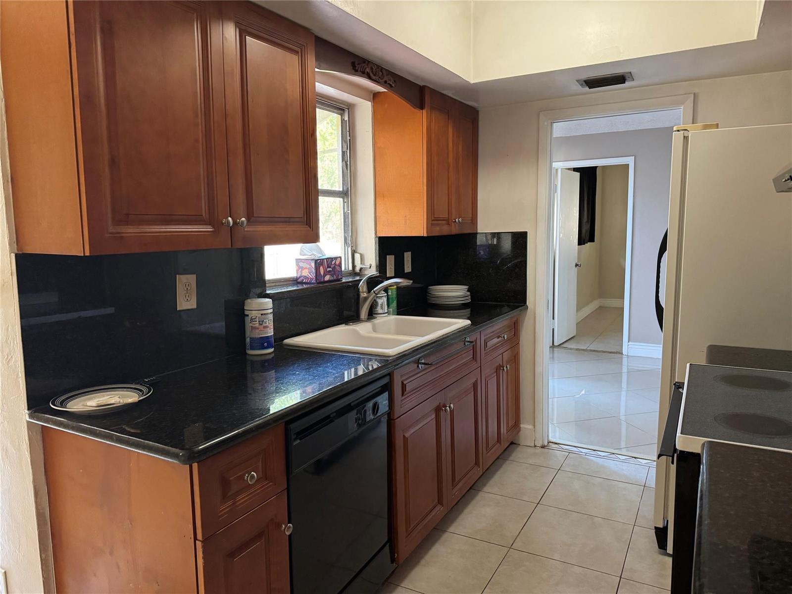 5691 SW 1st Street, Plantation FL 33317 photo 4