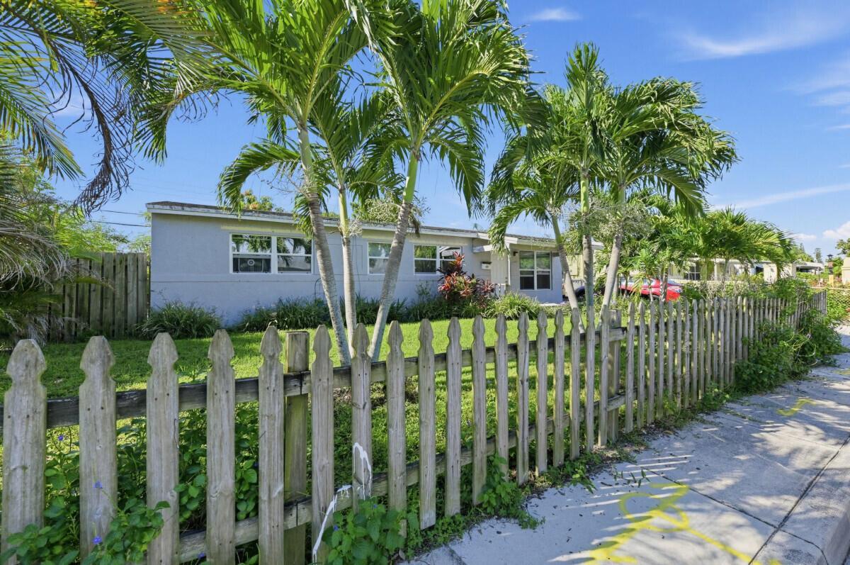 1209 W 26th Court, West Palm Beach FL 33404 photo 4