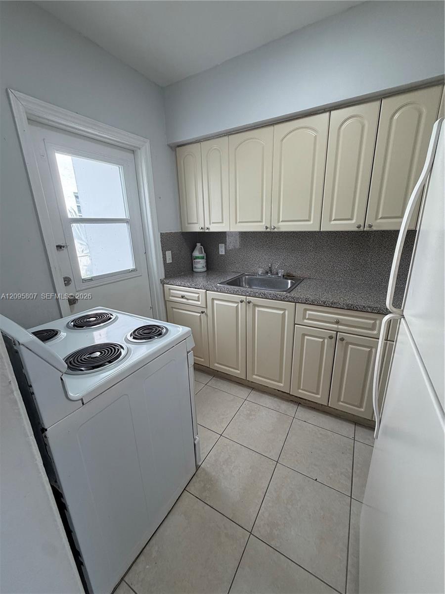 561 SW 7th St # 1, Miami FL 33130 photo 3
