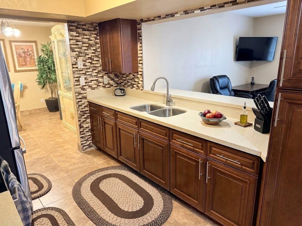 820 SW 49th Terrace, Margate FL 33068 photo 2