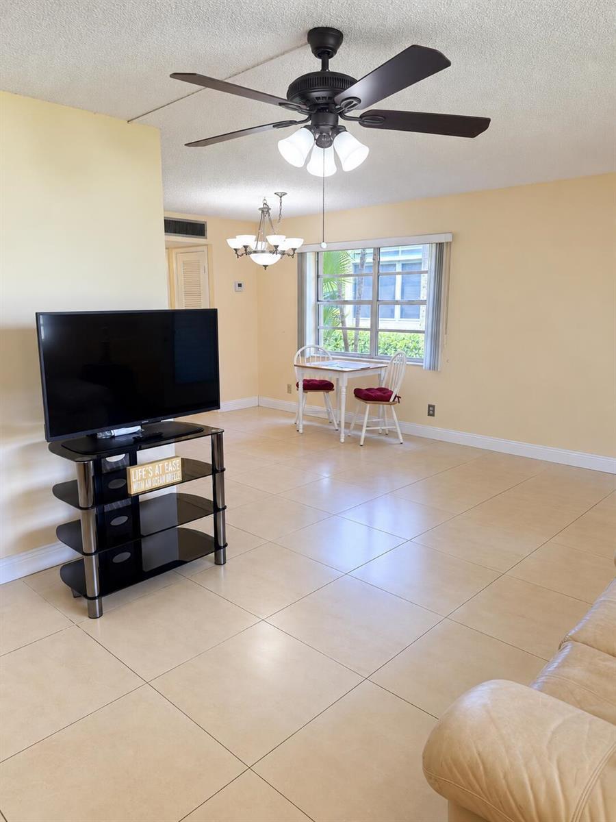 391 BURGUNDY I Avenue, Delray Beach FL 33484 photo 3