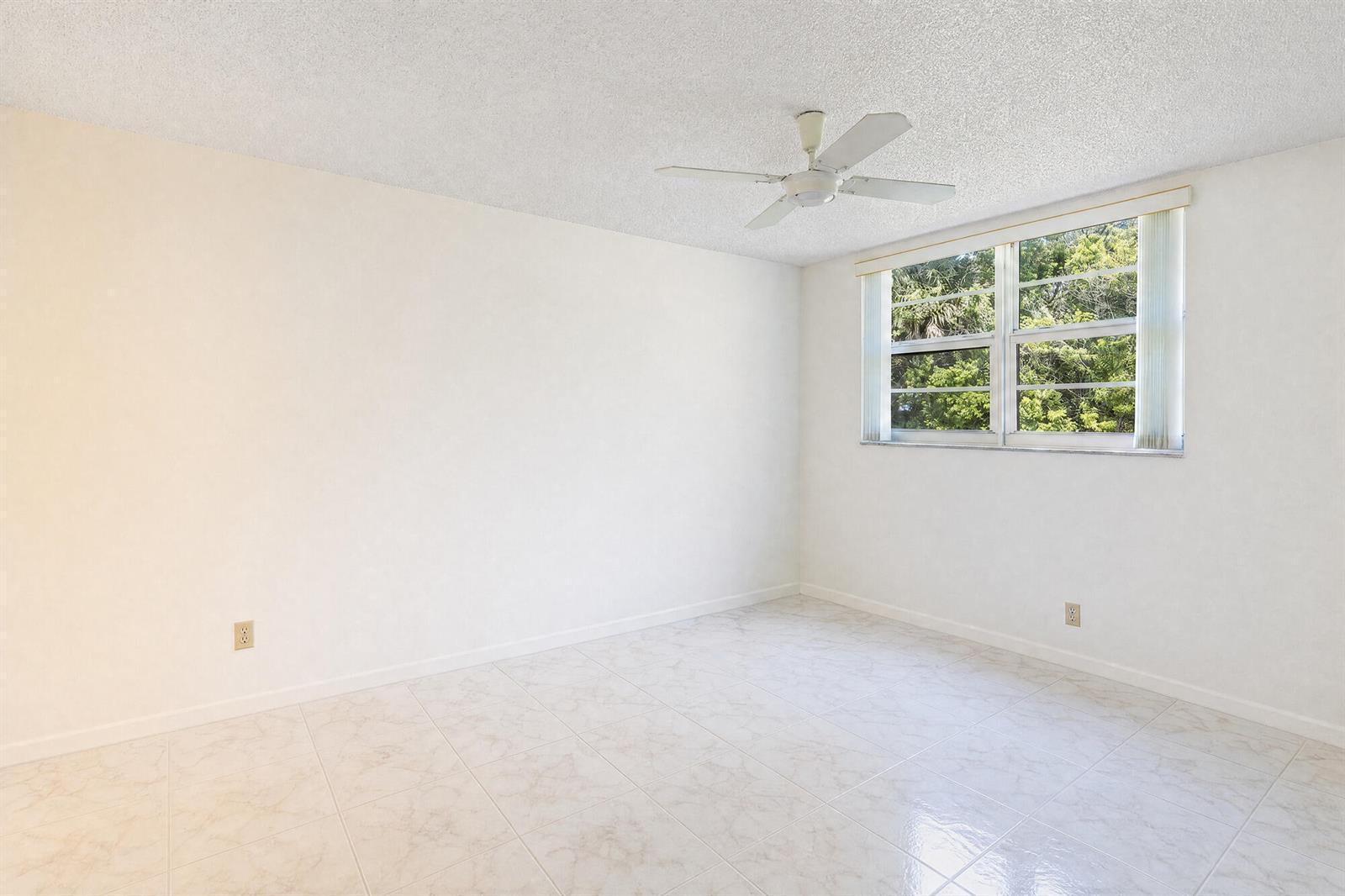 2825 SW 22nd Avenue Apt 107, Delray Beach FL 33445 photo 4