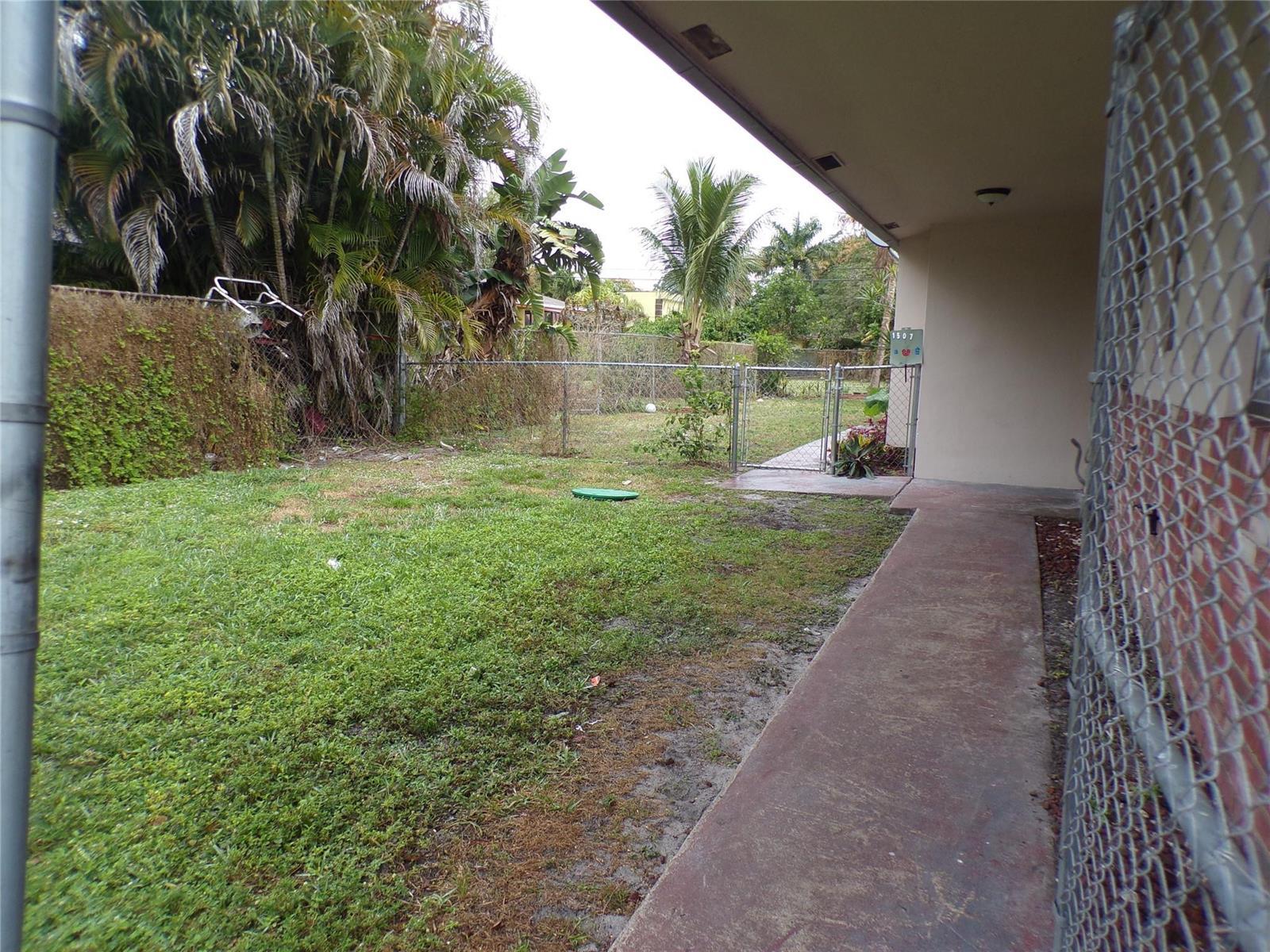 1505 N 57th Terrace, Hollywood FL 33021 photo 3