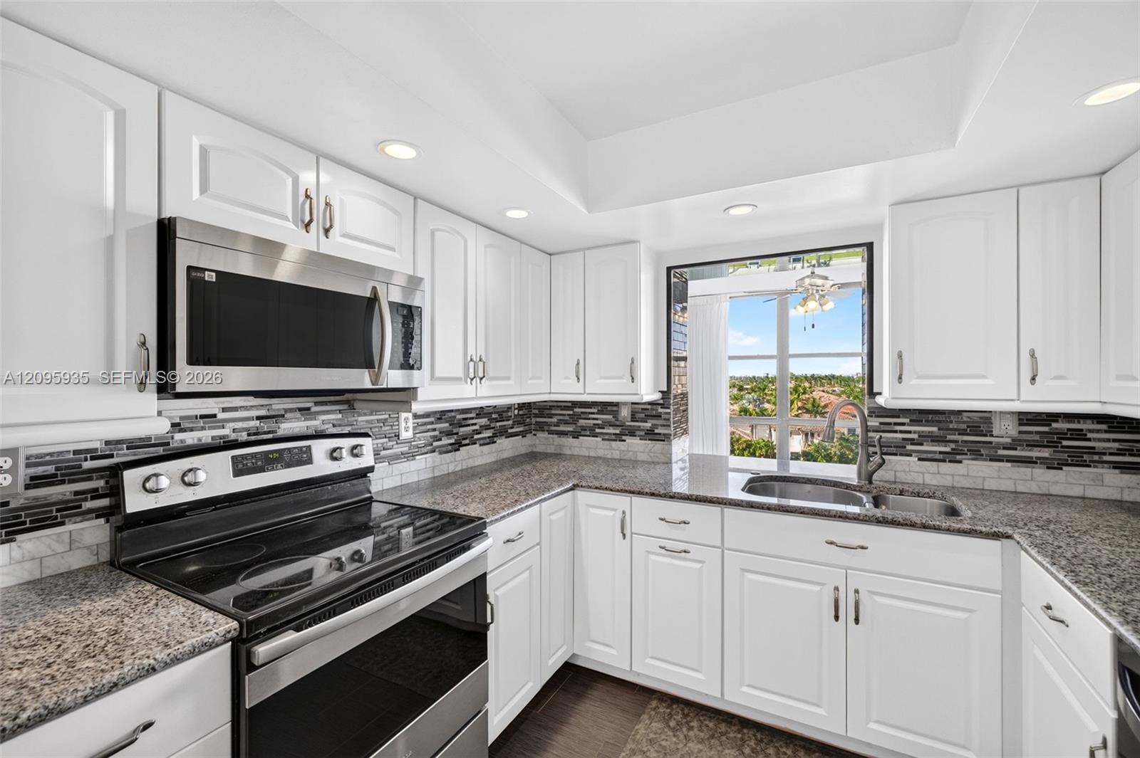 1000 Parkview Dr # 715, Hallandale Beach FL 33009 photo 4
