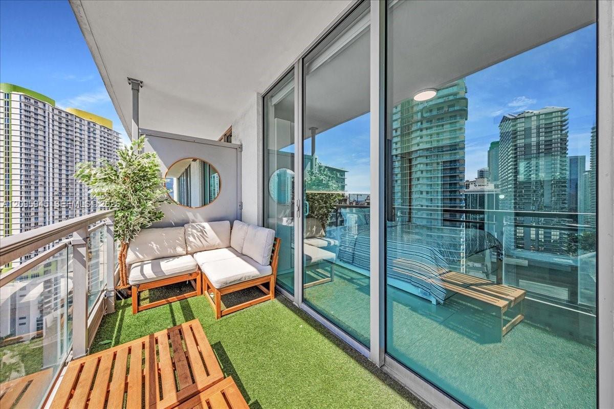 92 SW 3rd St # 2802, Miami FL 33130 photo 5
