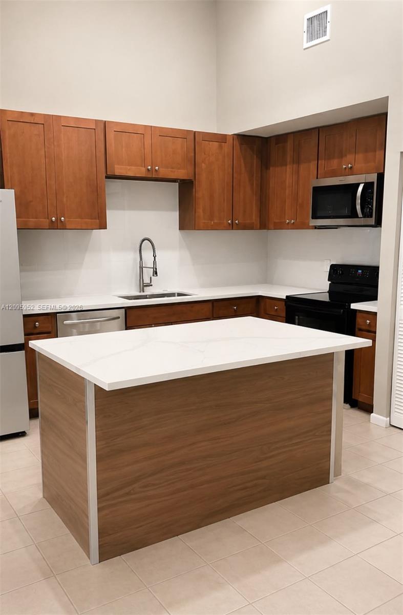 7466 NW 34th St, Lauderhill FL 33319 photo 2