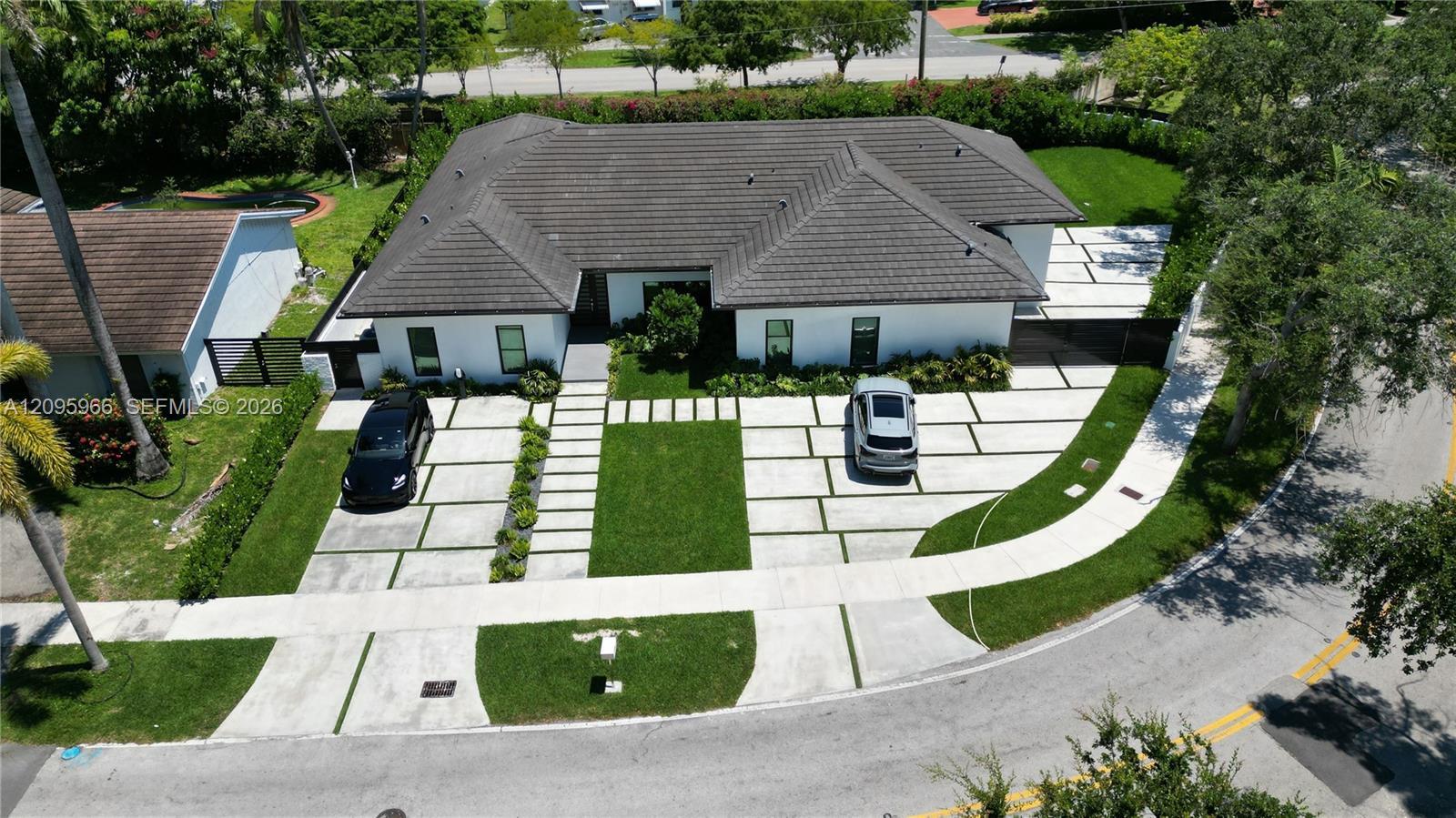 21498 Highland Lakes Blvd, Miami FL 33179