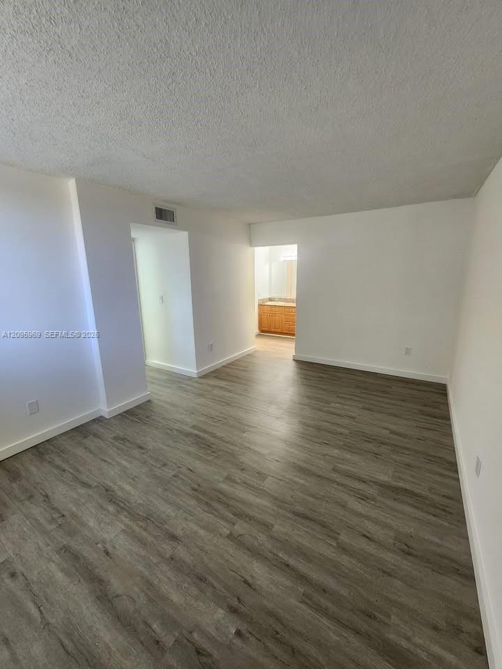 8889 N Fontainebleau Blvd # 211, Miami FL 33172