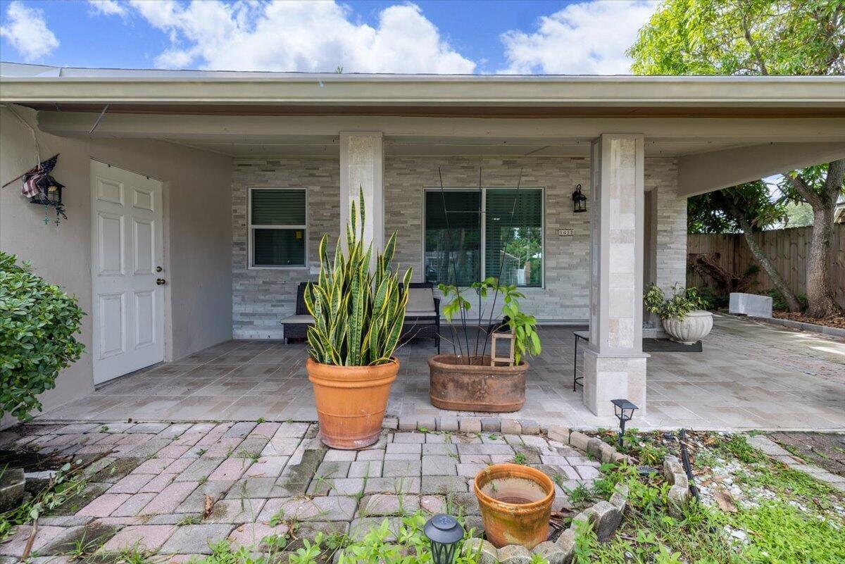 1412 SW 3RD Street, Delray Beach FL 33444 photo 2