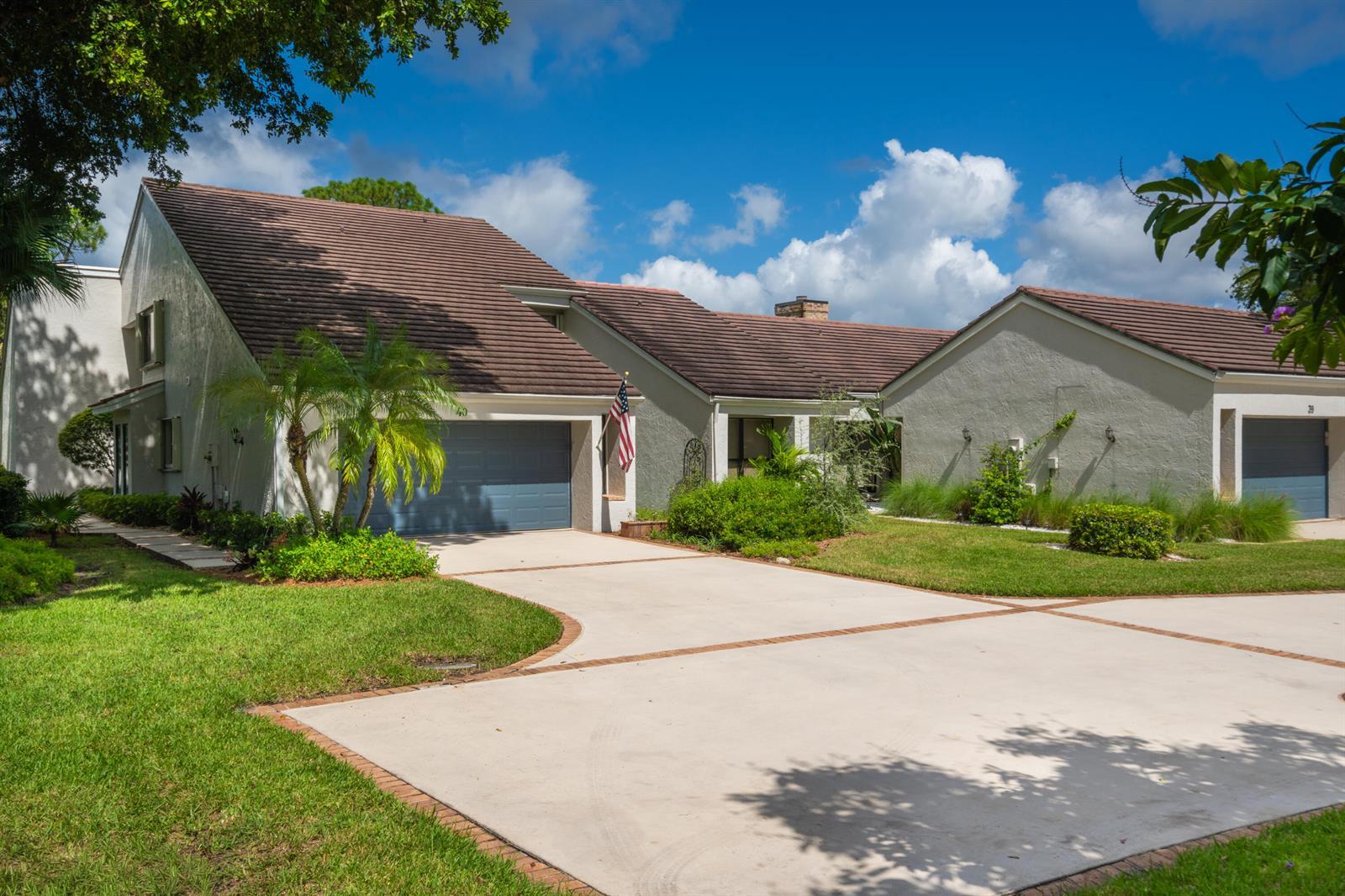 40 Edinburgh Drive, Palm Beach Gardens FL 33418 photo 2