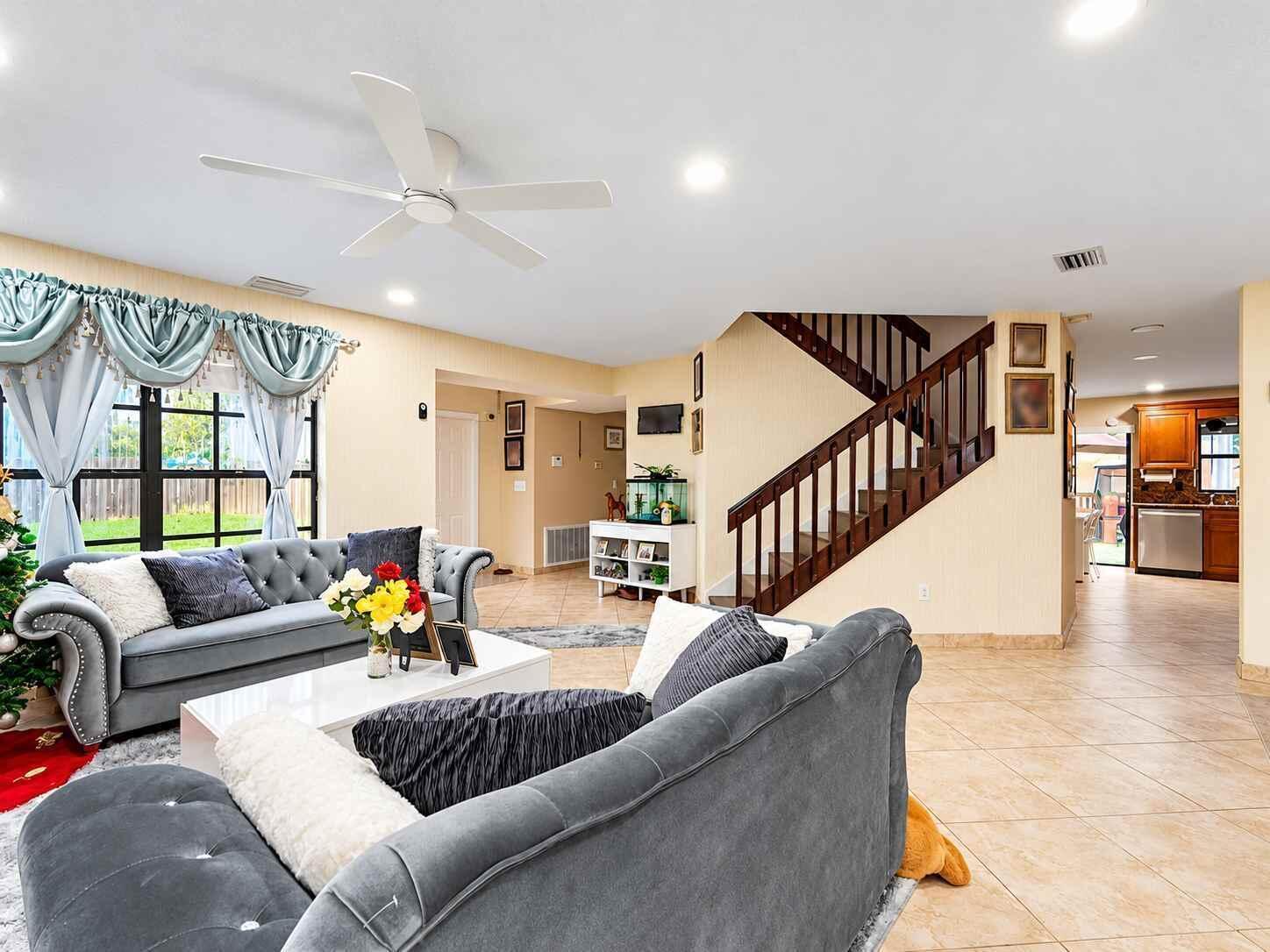 1431 SW 87TH Way, Pembroke Pines FL 33025 photo 3