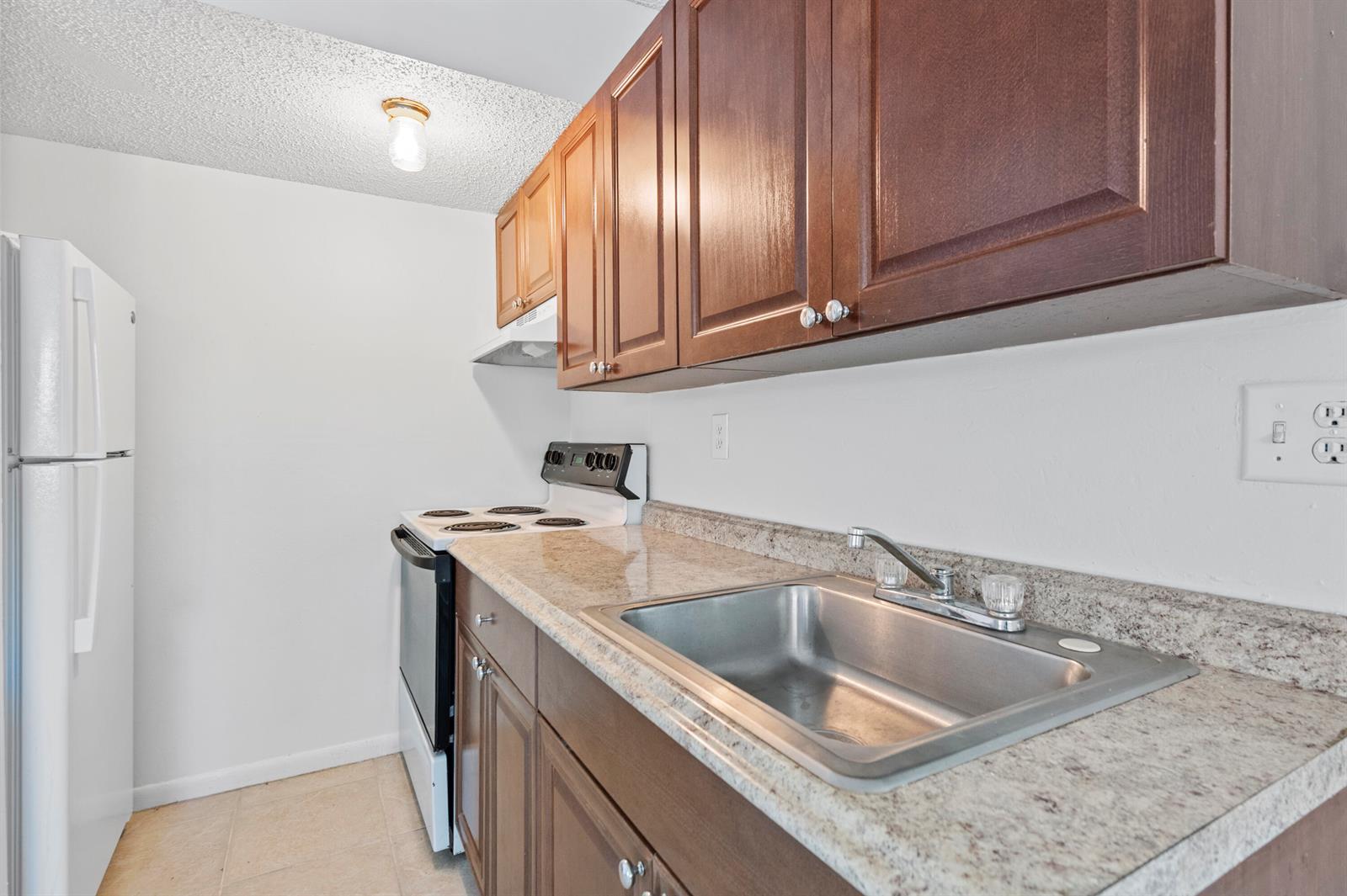 2054 NW 43RD Terrace # 4, Lauderhill FL 33313