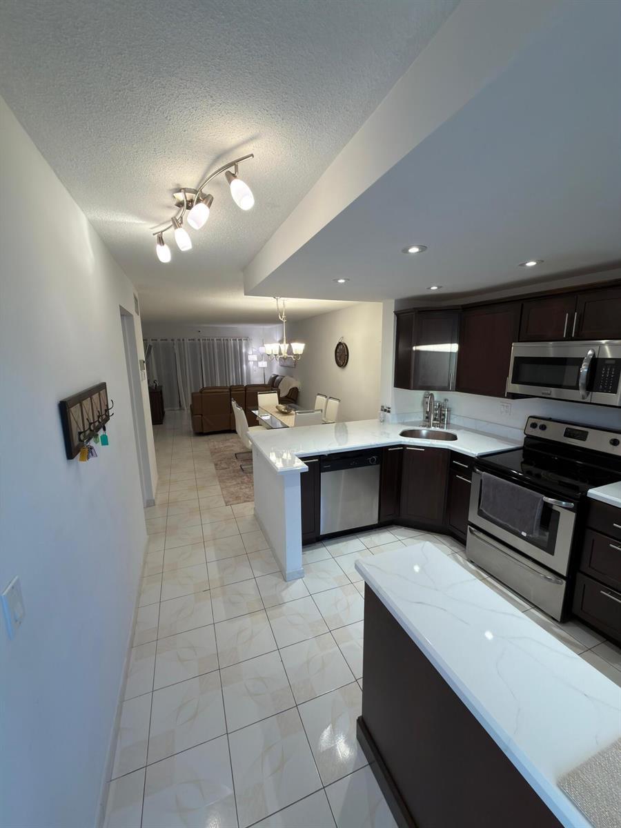 450 PARADISE ISLE Boulevard # 201, Hallandale Beach FL 33009 photo 2