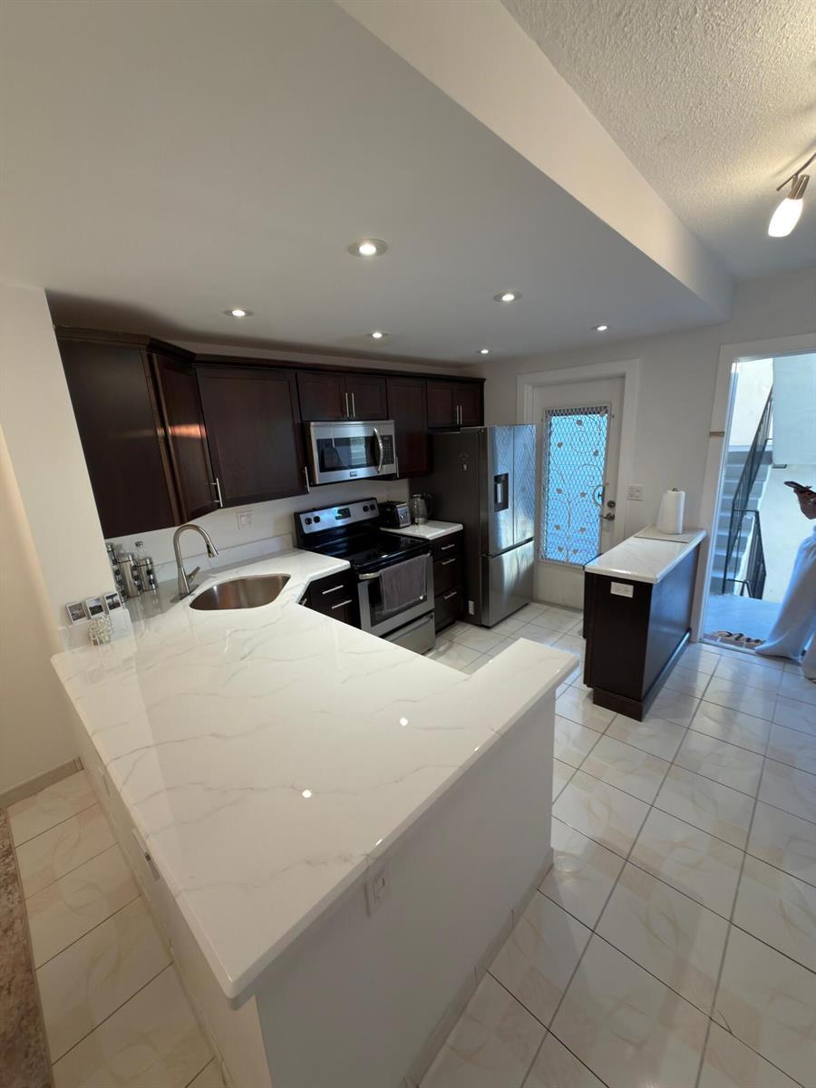 450 PARADISE ISLE Boulevard # 201, Hallandale Beach FL 33009 photo 5
