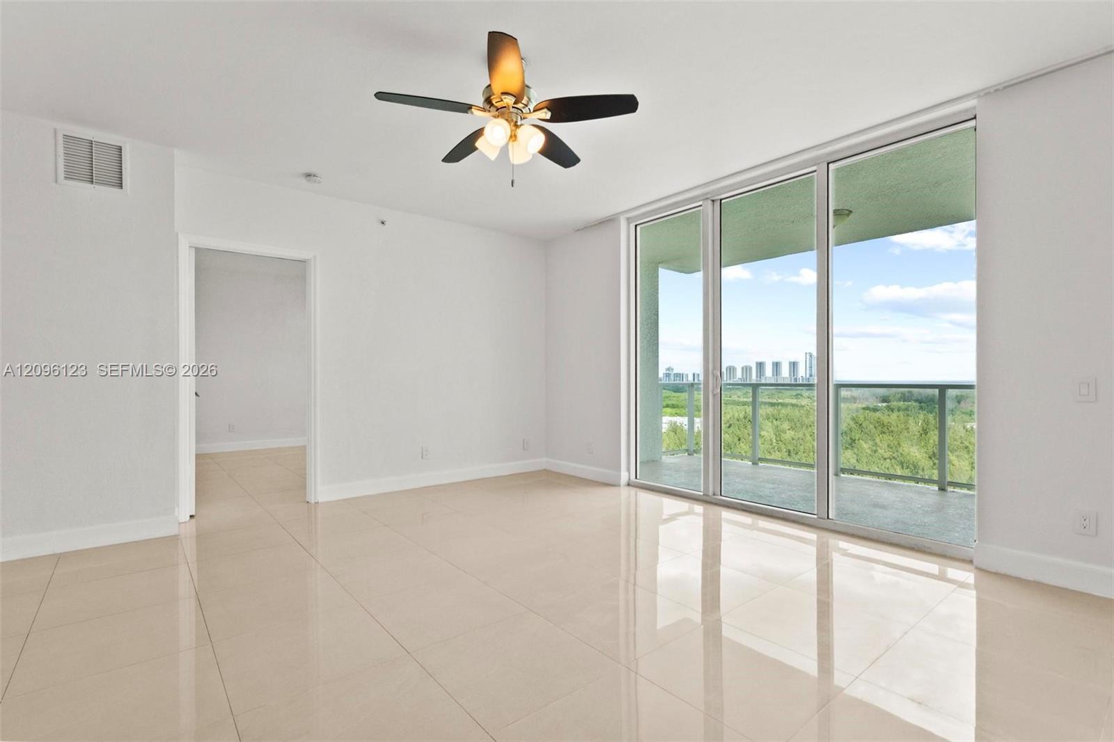 14951 Royal Oaks Ln # 2008, North Miami FL 33181 photo 4