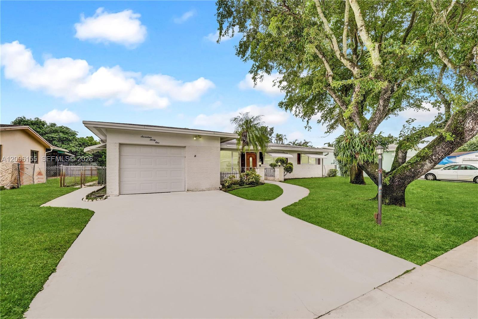 1731 NW 86th Ave, Pembroke Pines FL 33024 photo 2