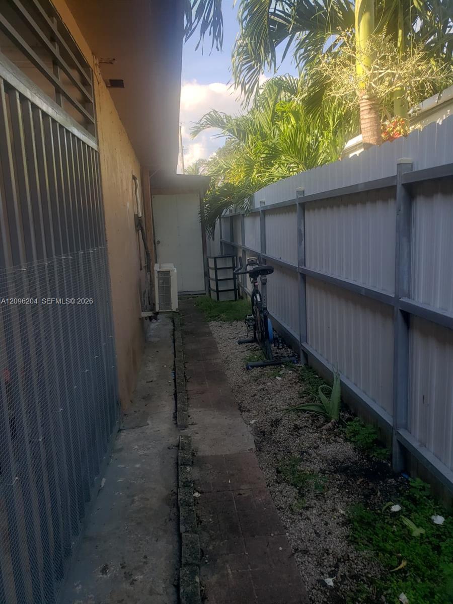 Miami, FL 33142 photo 3