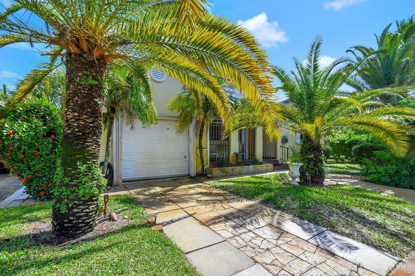124 S Palmway, FL 33460 photo 2