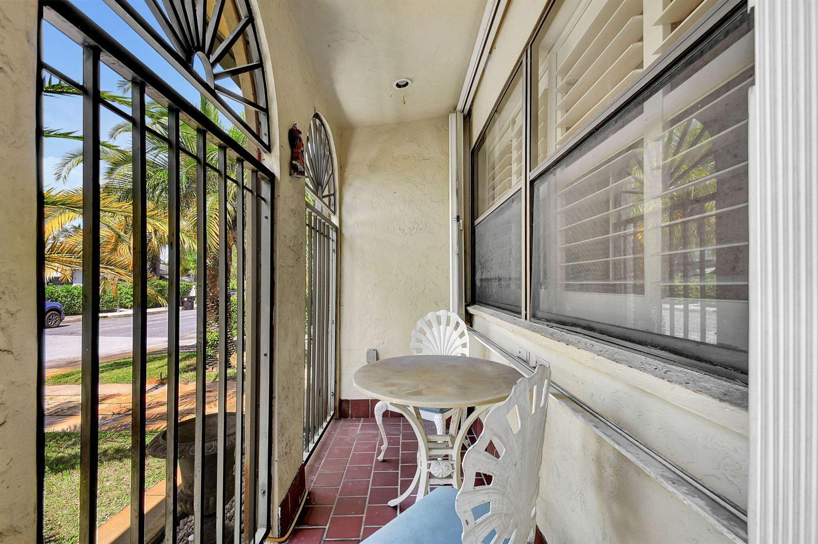 124 S Palmway, FL 33460 photo 5