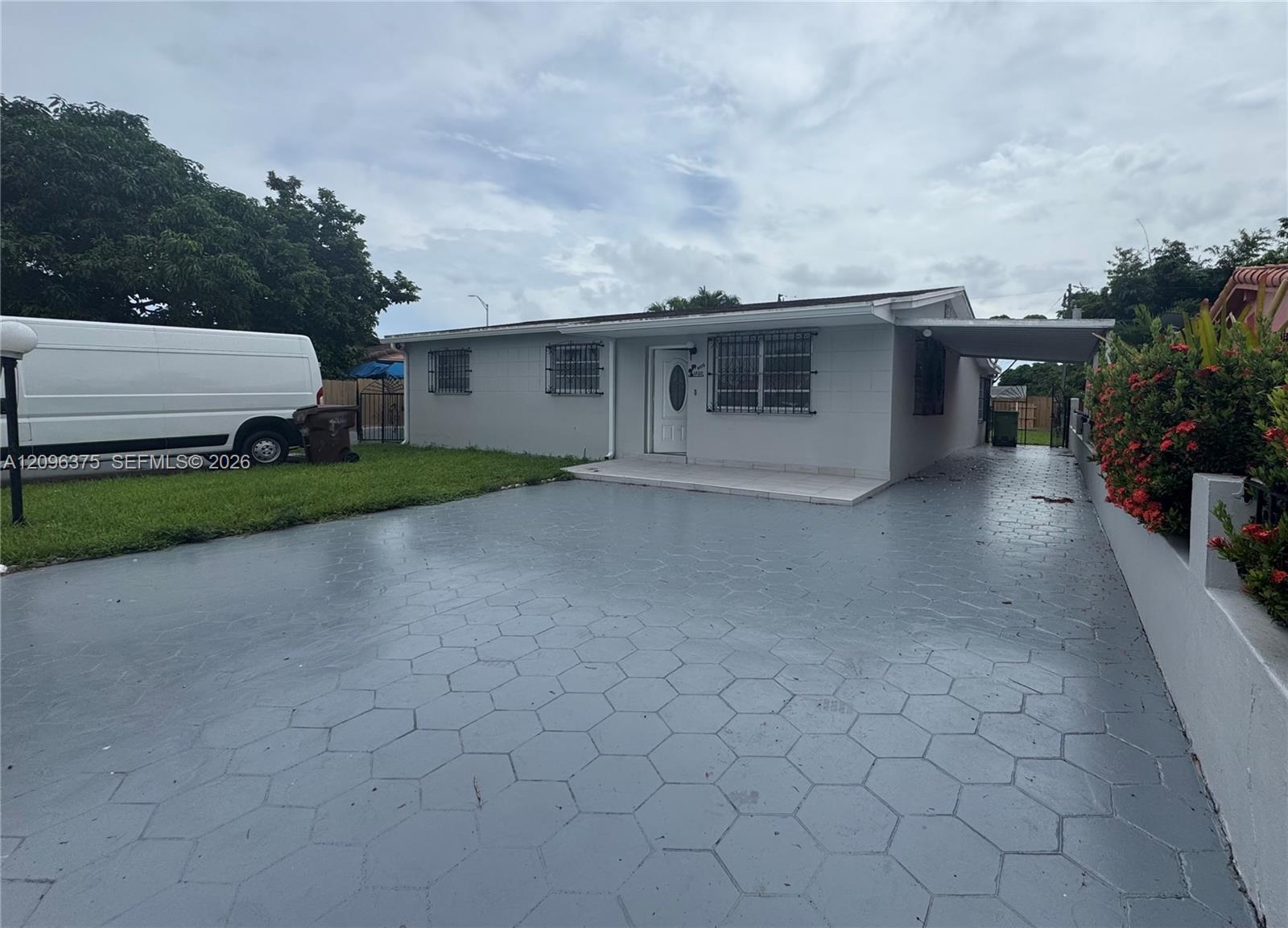 1320 W 37th St, Hialeah FL 33012 photo 2