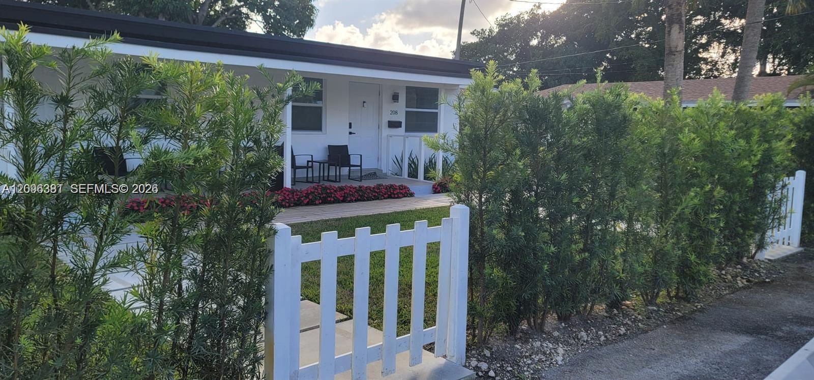208 SE 4th St # 2, Hallandale Beach FL 33009 photo 2
