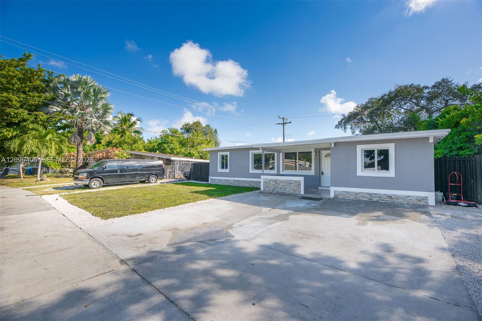 3510 SW 39th St, West Park FL 33023 photo 2