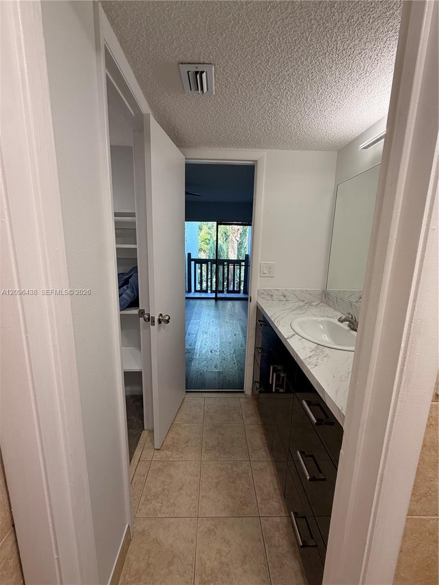 1021 Mockingbird Ln # 404, Plantation FL 33324 photo 2