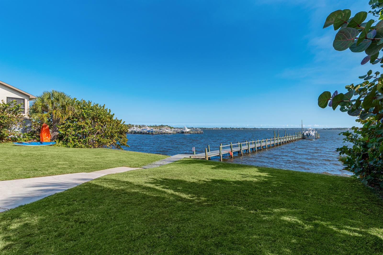 1712 NE Seahorse Place, Jensen Beach FL 34957 photo 3