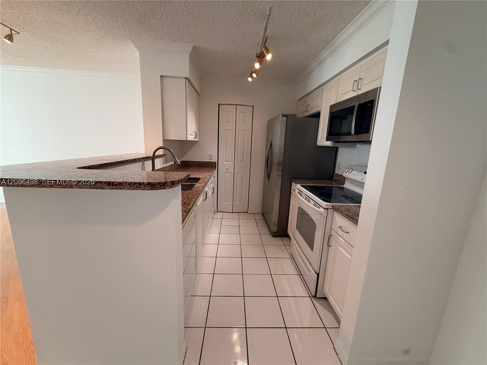 1155 Brickell Bay Dr # 2006, Miami FL 33131 photo 4