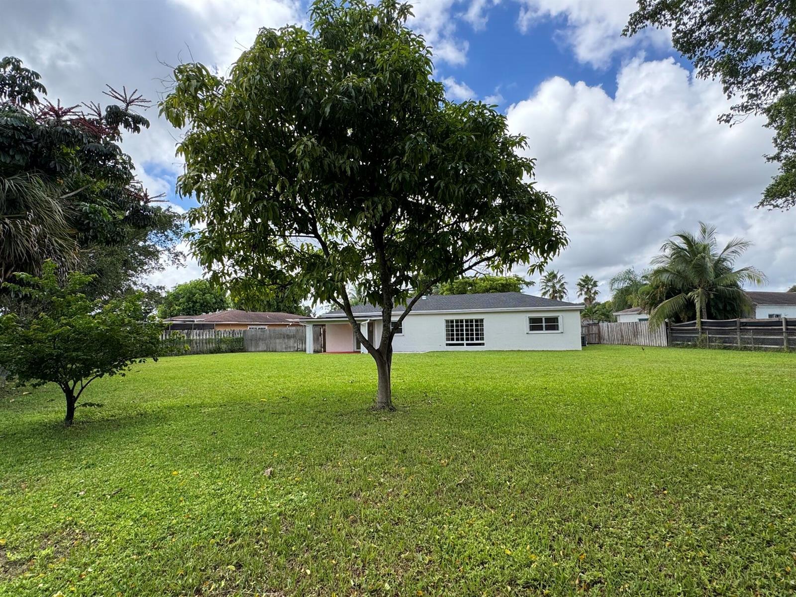 8306 NW 74TH Terrace, Tamarac FL 33321 photo 2