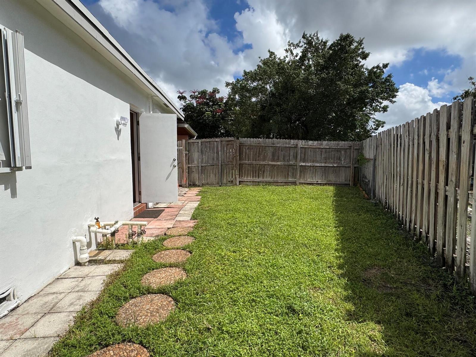 8306 NW 74TH Terrace, Tamarac FL 33321 photo 4