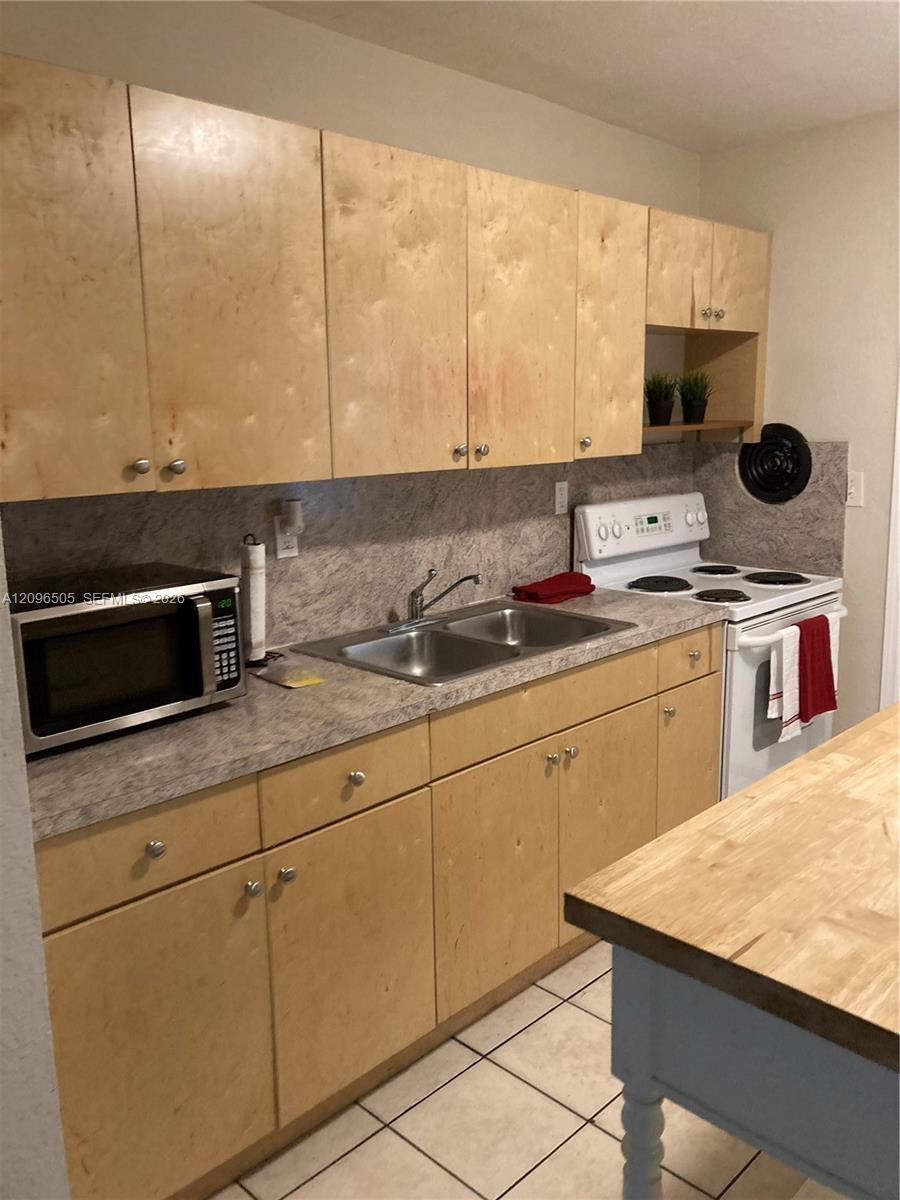 20700 SW 114th Ave, Miami FL 33189 photo 3