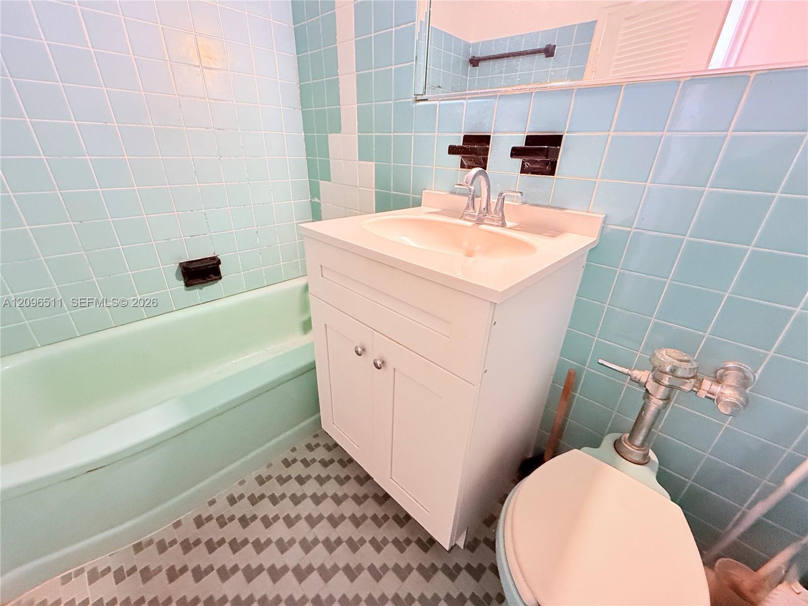255 W 24th St # 435, Miami Beach FL 33140 photo 4
