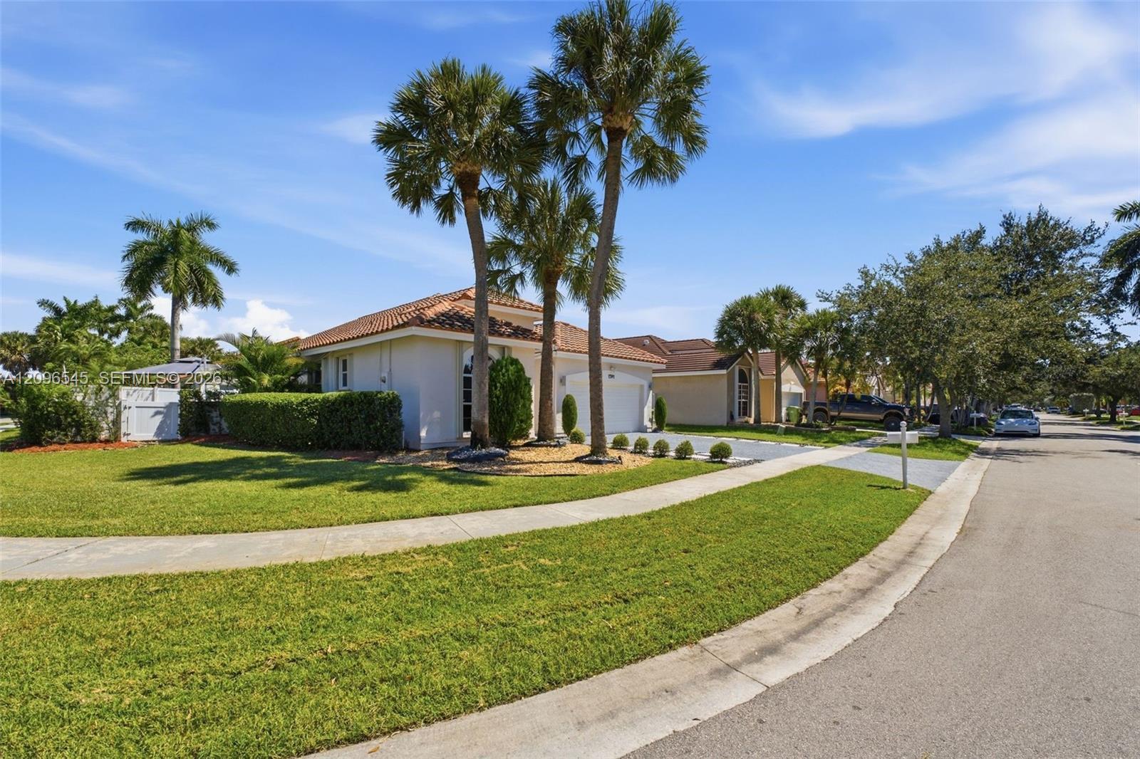 1391 NW 185th Ter, Pembroke Pines FL 33029 photo 3